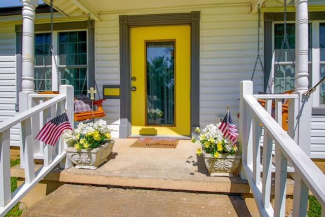 Historic Town Square Bungalow In Heart Of Brighton Atoka Экстерьер фото
